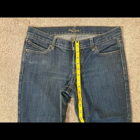 Old Navy The Diva Jeans 6 Short - Picture 4 of 11